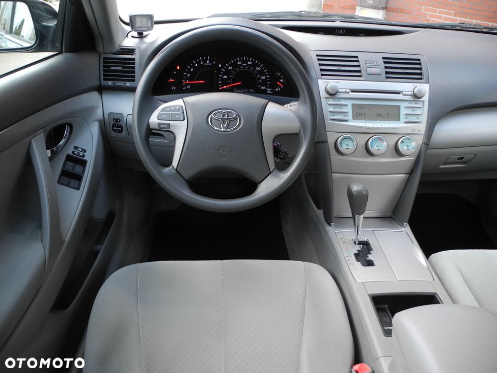 Toyota Camry - 6