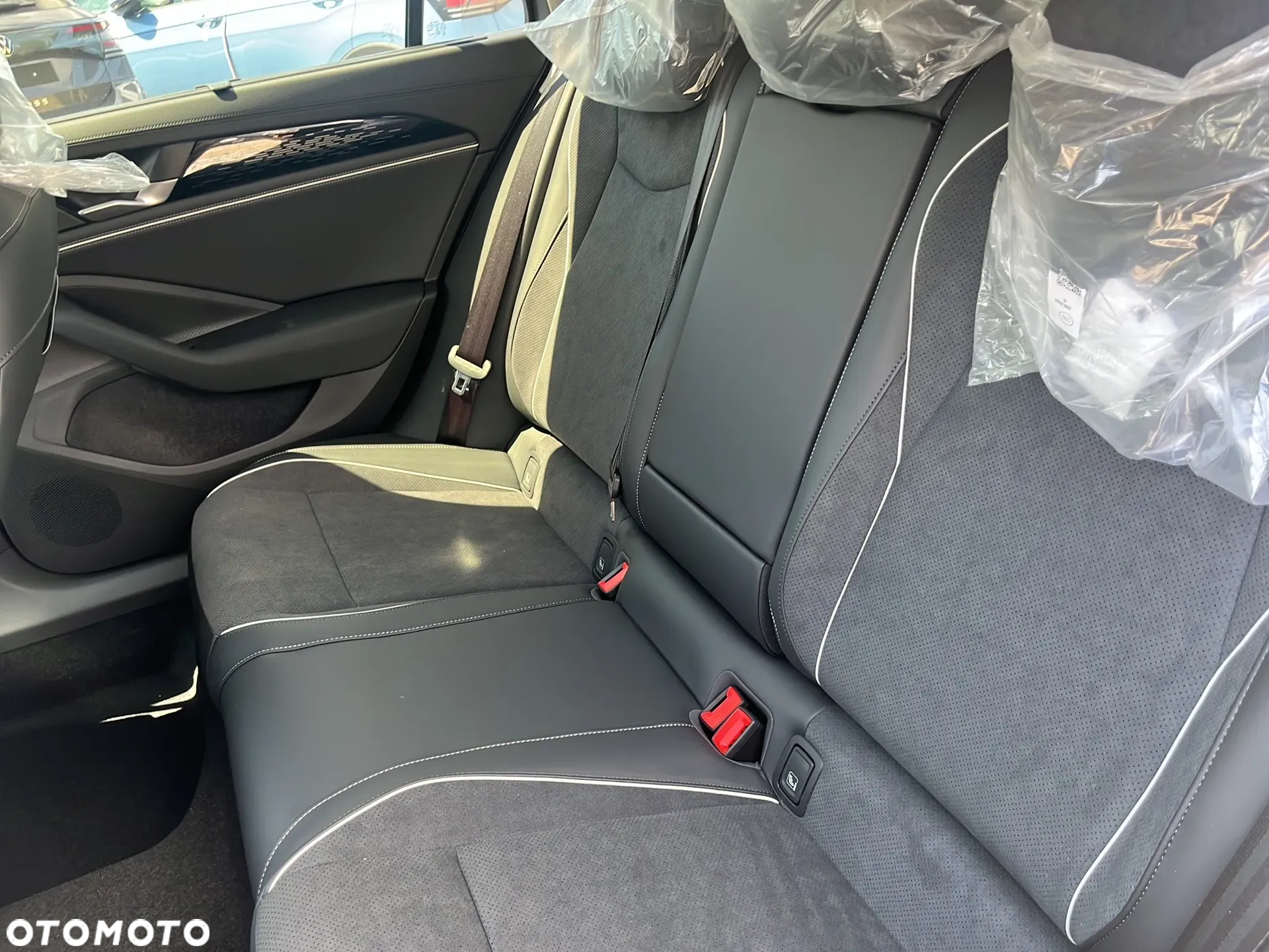 Volkswagen Passat 1.5 TSI ACT mHEV Business Plus DSG - 12
