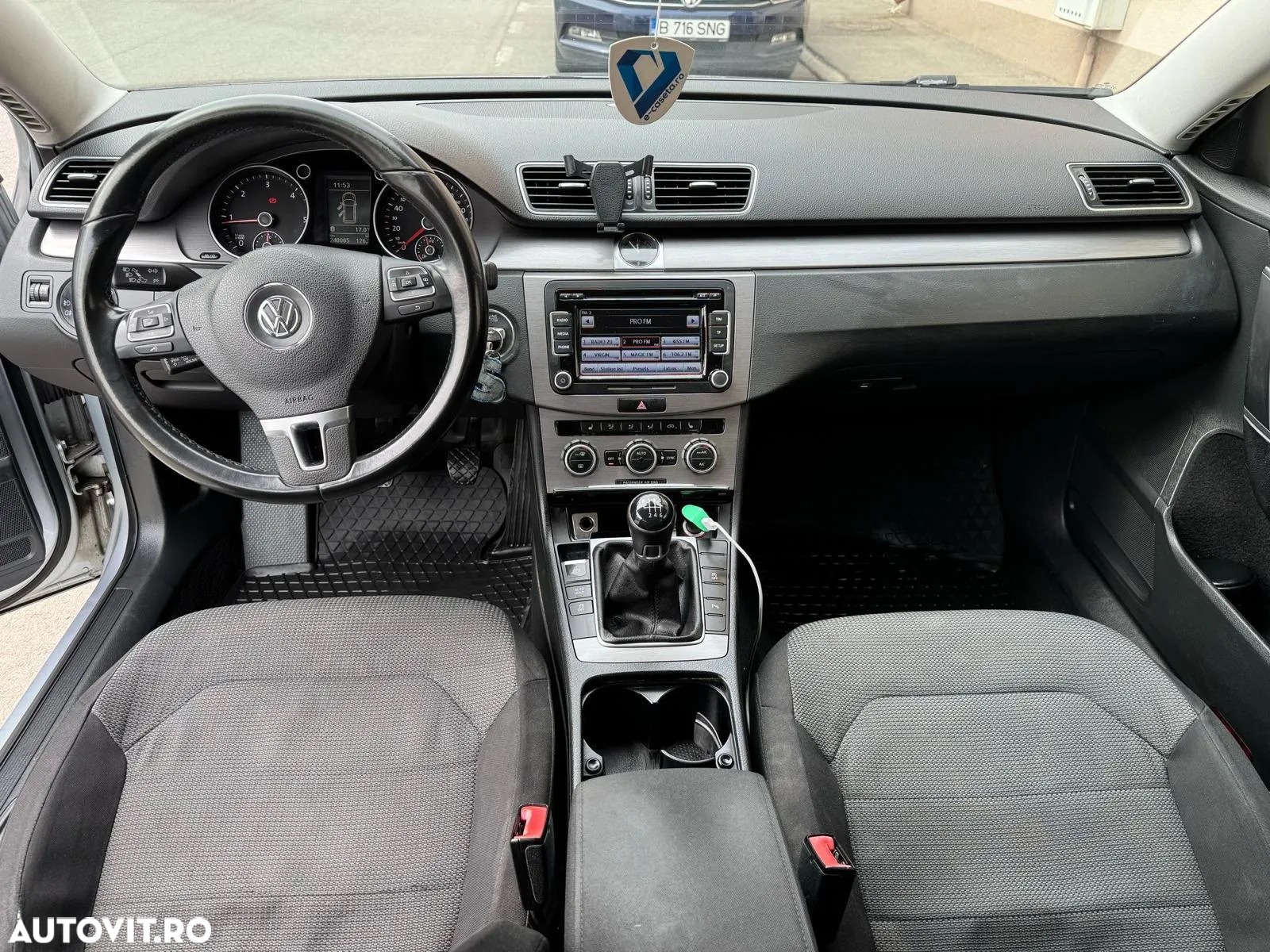Volkswagen Passat - 12