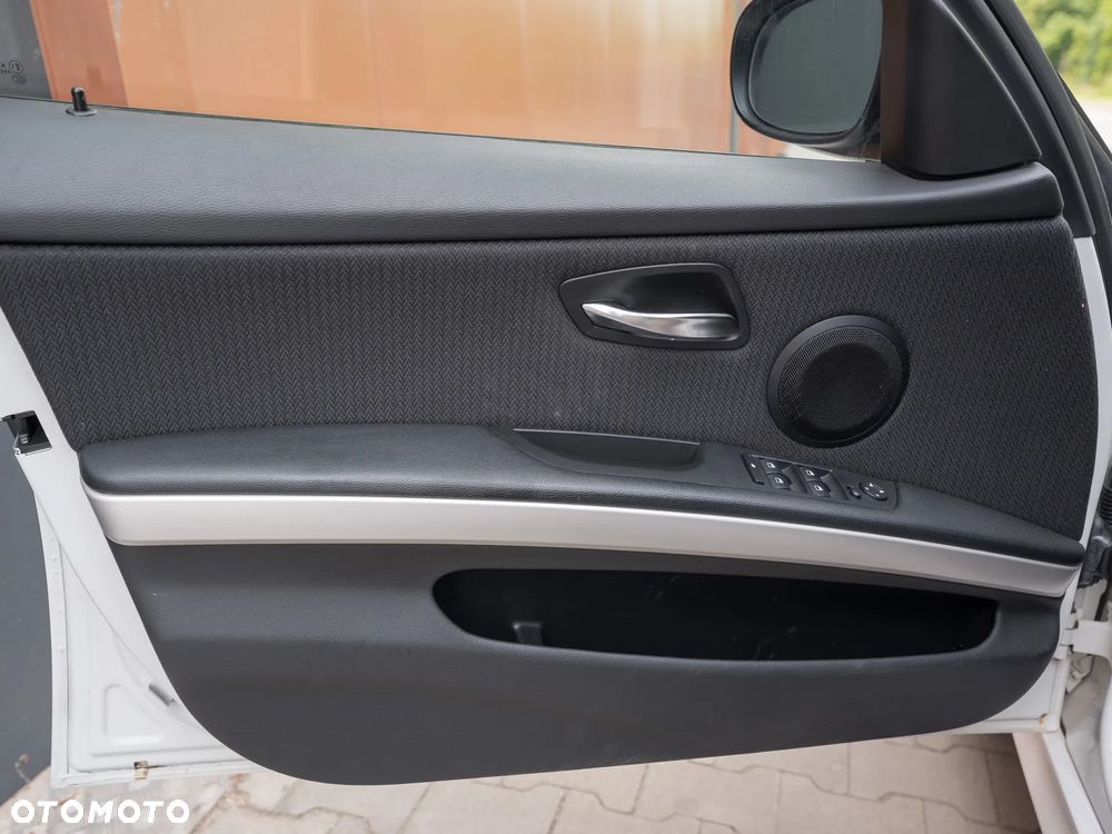 BMW Seria 3 318d DPF Edition Lifestyle - 27