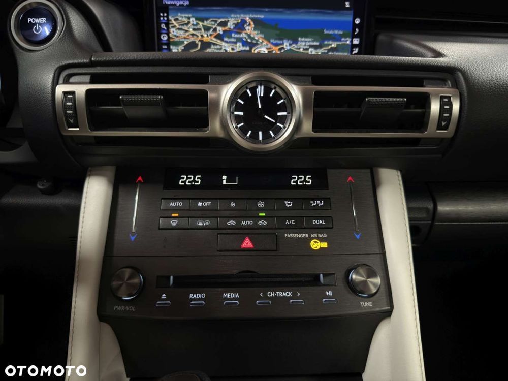 Lexus RC 300h F Sport - 27