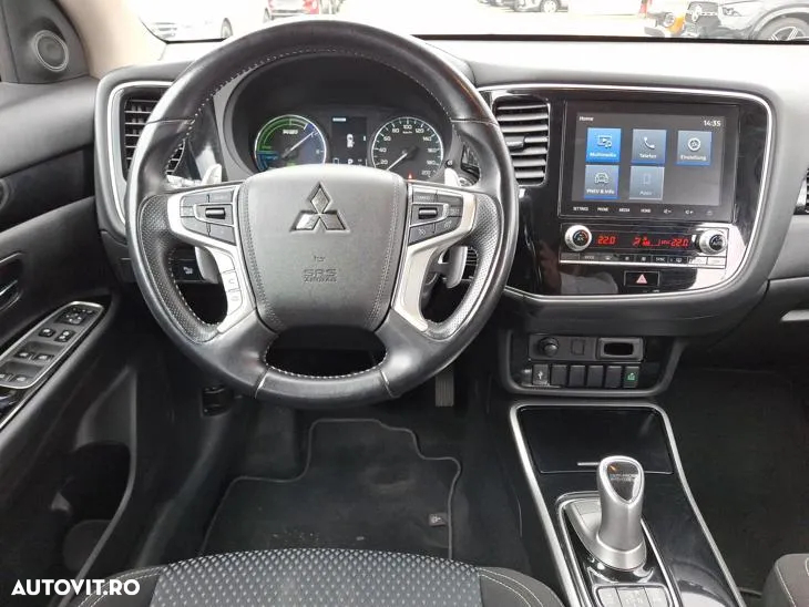 Mitsubishi Outlander 2.4 4WD Plug-In Hybrid - 20