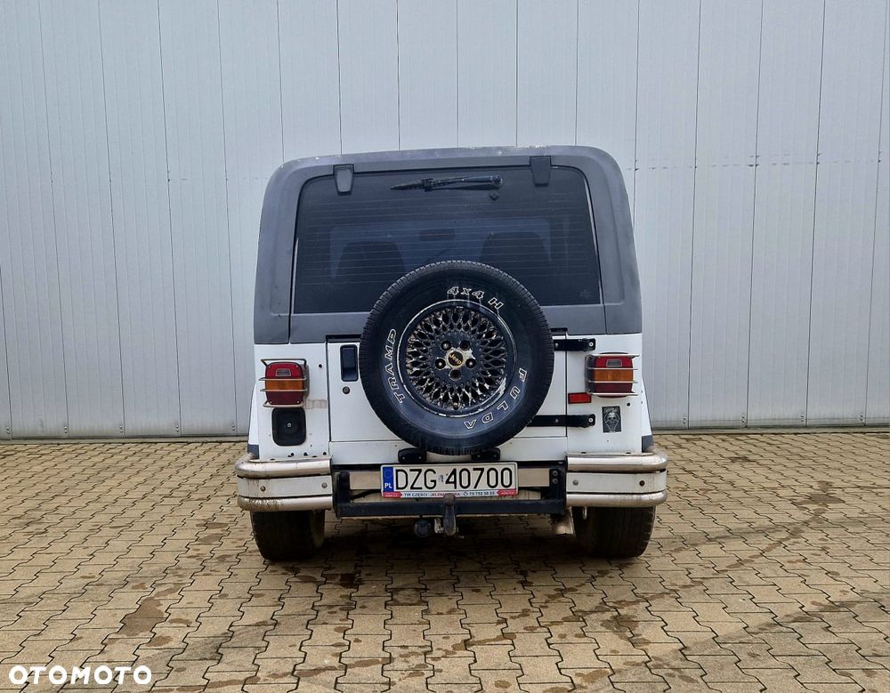Jeep Wrangler - 12