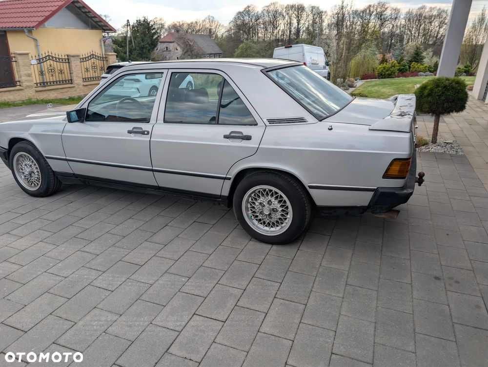 Mercedes-Benz W201 (190) - 9