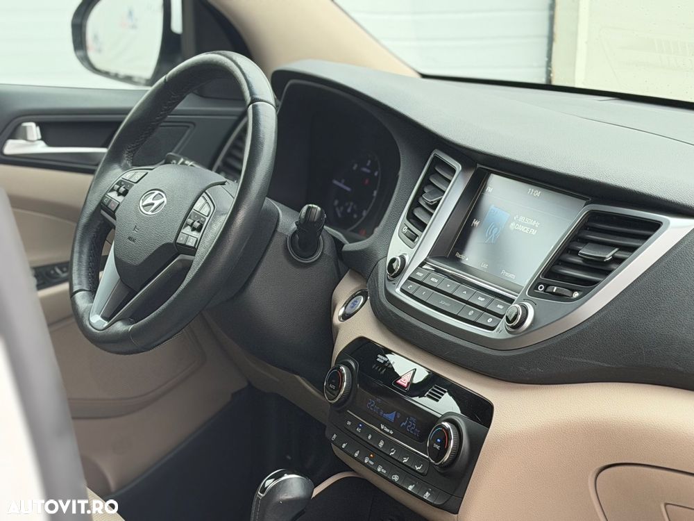 Hyundai Tucson 2.0 CRDI 4WD 6AT Premium+ - 31