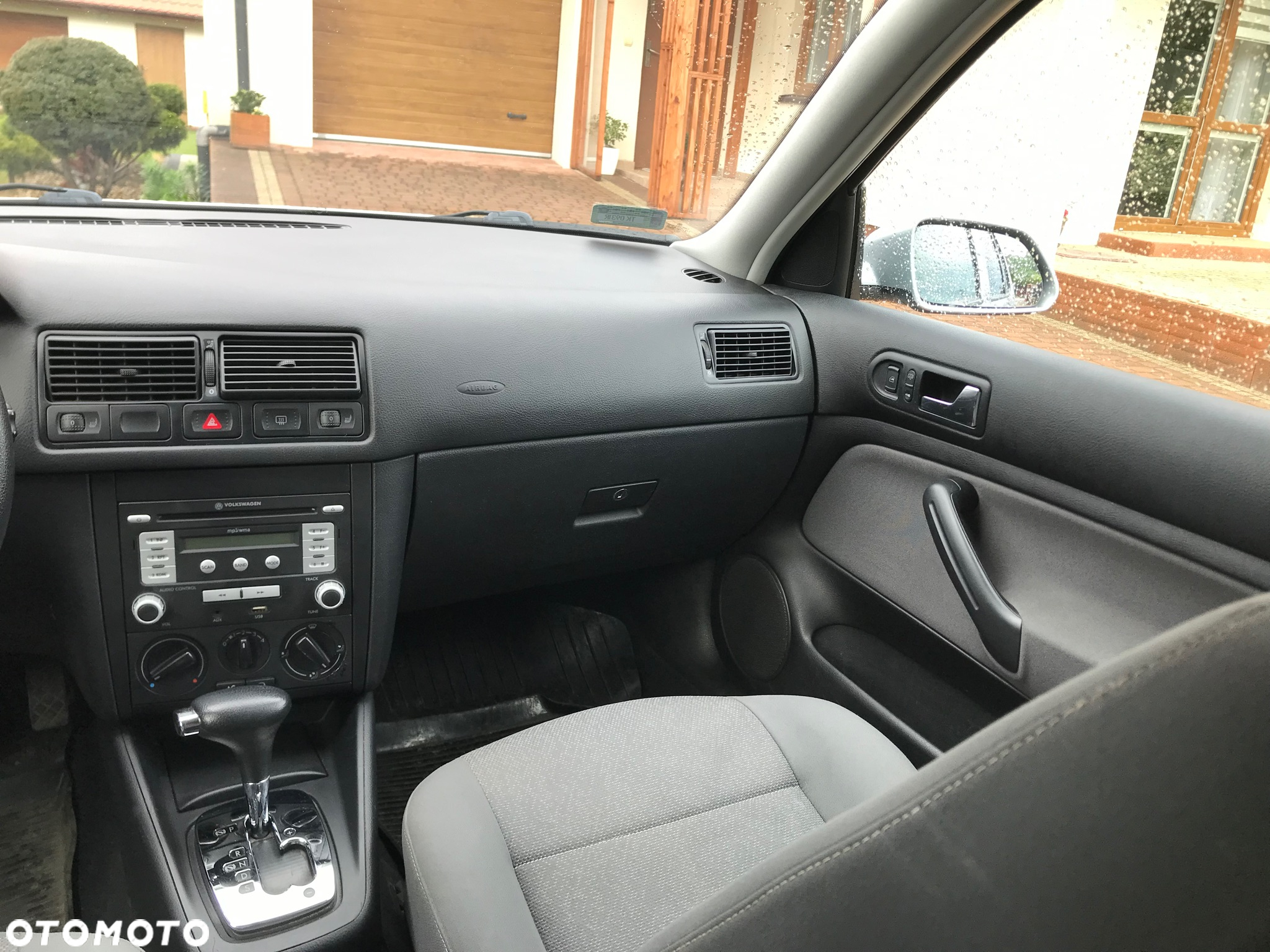 Volkswagen Golf - 10