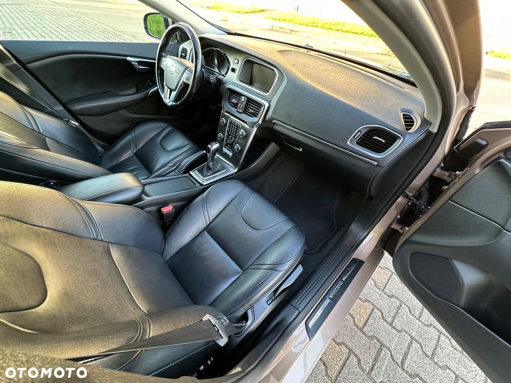 Volvo V40 D4 Inscription - 25