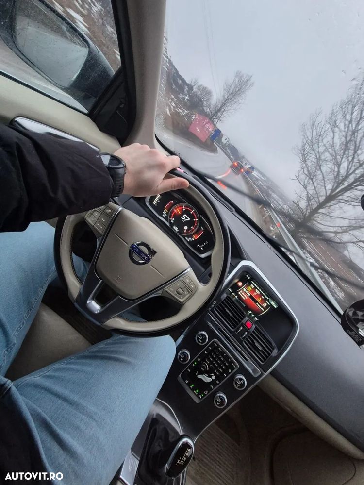 Volvo XC 60 - 8