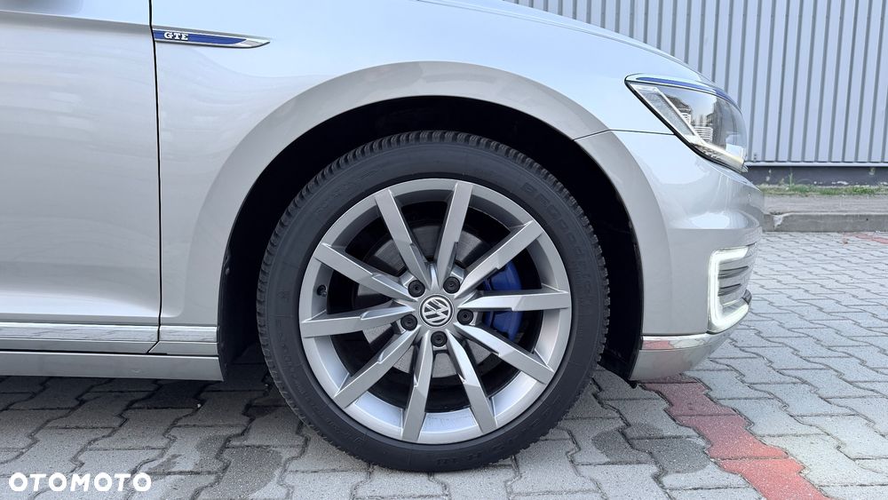 Volkswagen Passat - 25