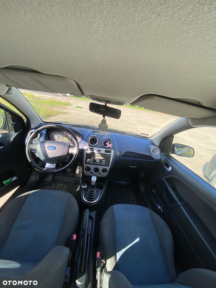 Ford Fiesta - 8