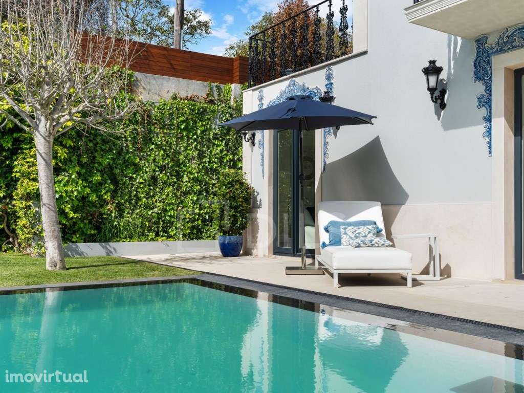 Moradia T4 com jardim e piscina, situada no centro de Cascais - Grande imagem: 2/39