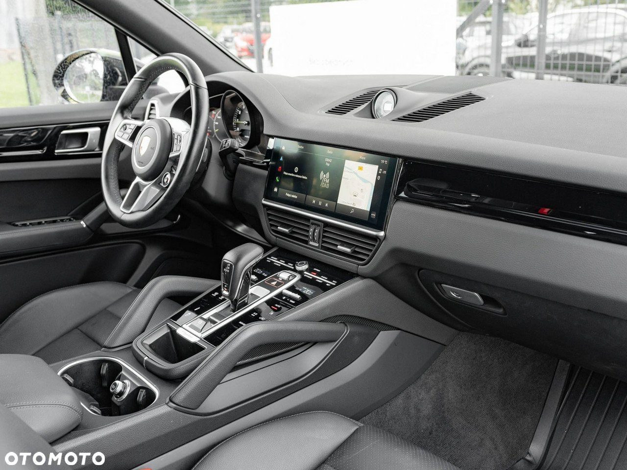 Porsche Cayenne - 34
