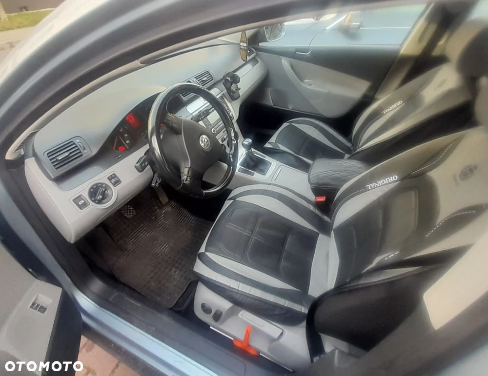 Volkswagen Passat 1.6 FSI Comfortline - 5