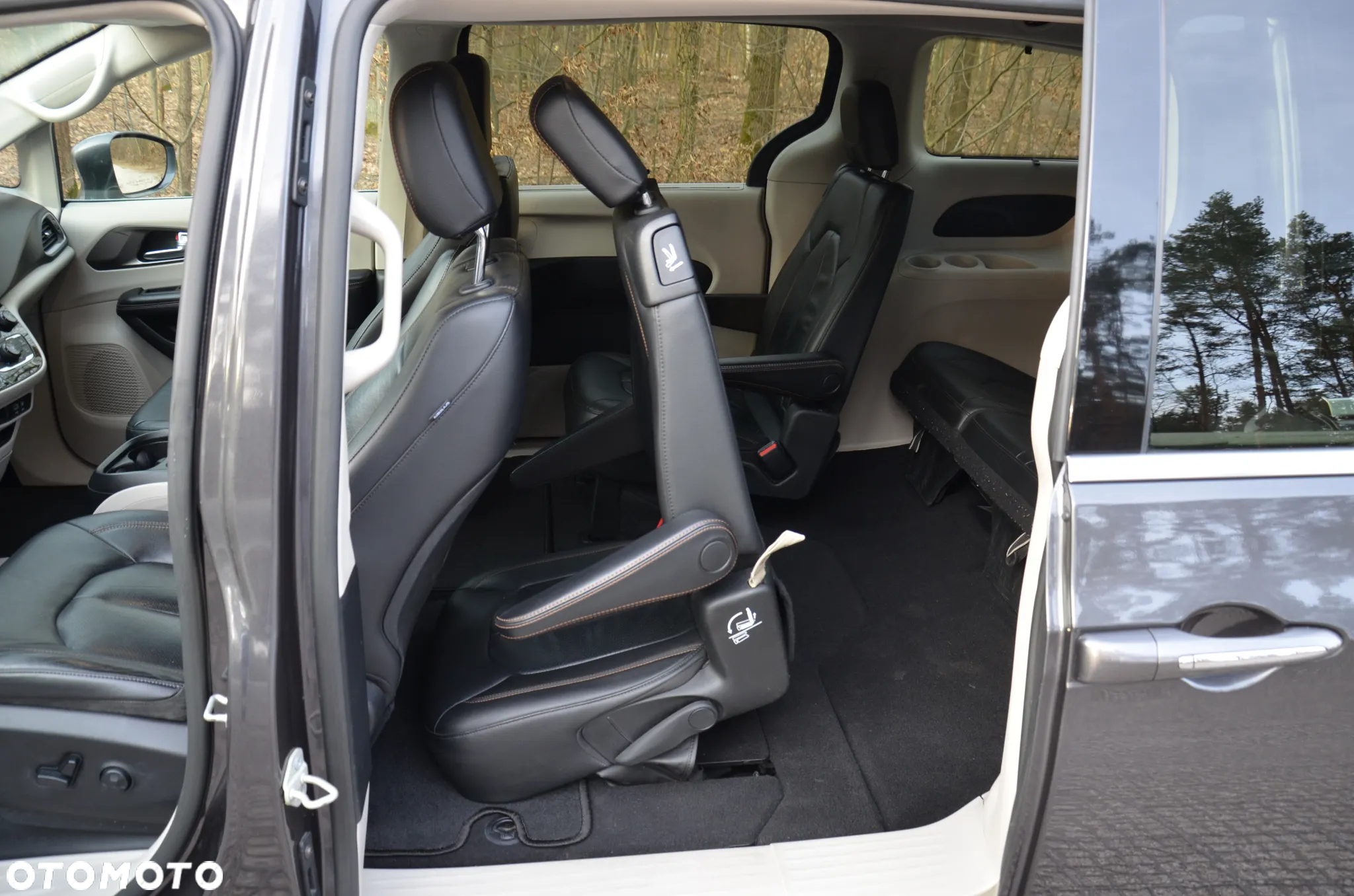 Chrysler Pacifica - 17