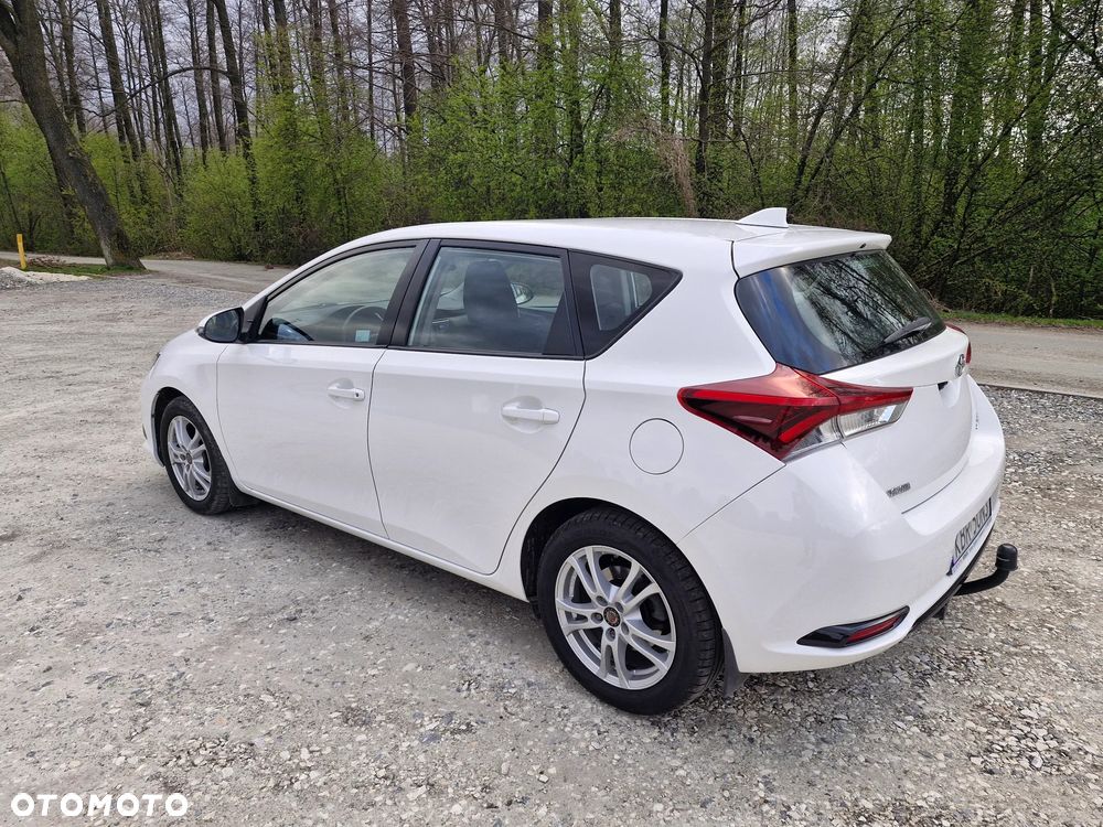 Toyota Auris 1.4 D-4D Active - 10