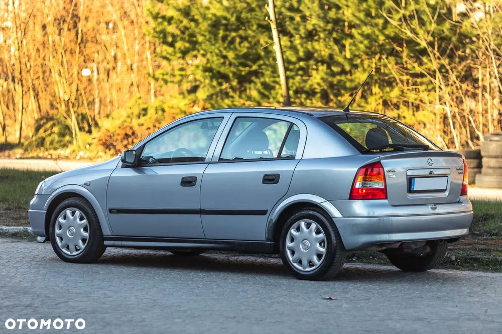 Opel Astra 1.6 - 16