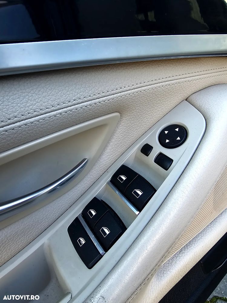 BMW Seria 5 520i Touring Aut. - 14