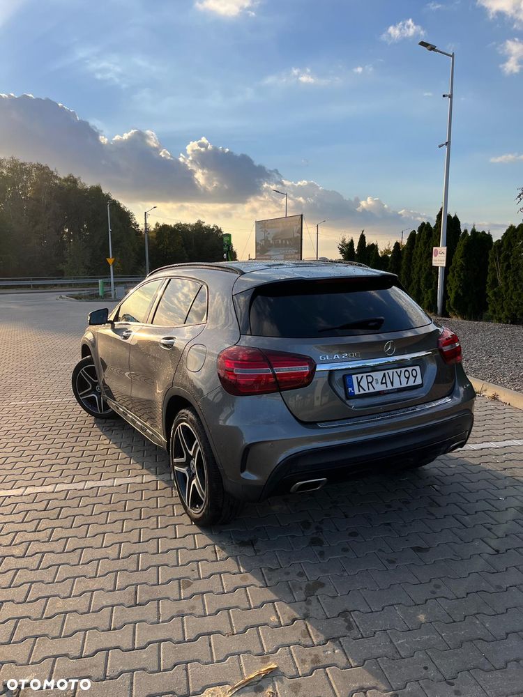 Mercedes-Benz GLA - 6