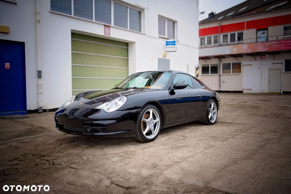 Porsche 911 Carrera - 11