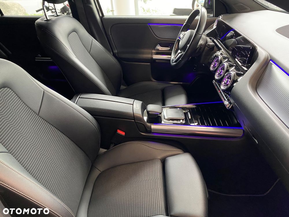 Mercedes-Benz GLA 180 Progressive - 25