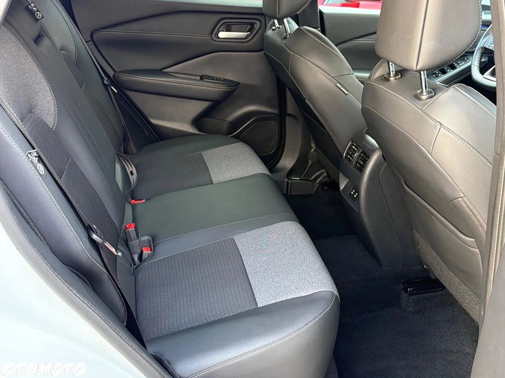 Nissan Qashqai 1.3 DIG-T mHEV N-Connecta Xtronic - 32