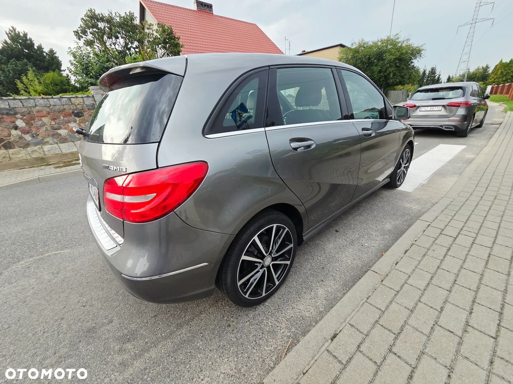 Mercedes-Benz Klasa B 180 7G-DCT AMG Line - 32