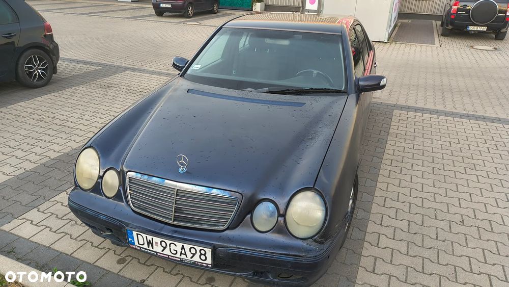Mercedes-Benz E-Class 2000 photo 3