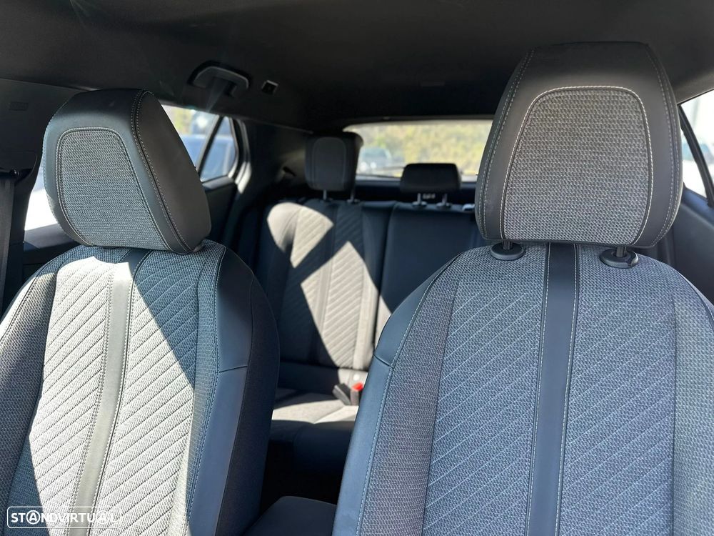 Peugeot 2008 1.2 Hybrid Allure e-DCS6 - 44