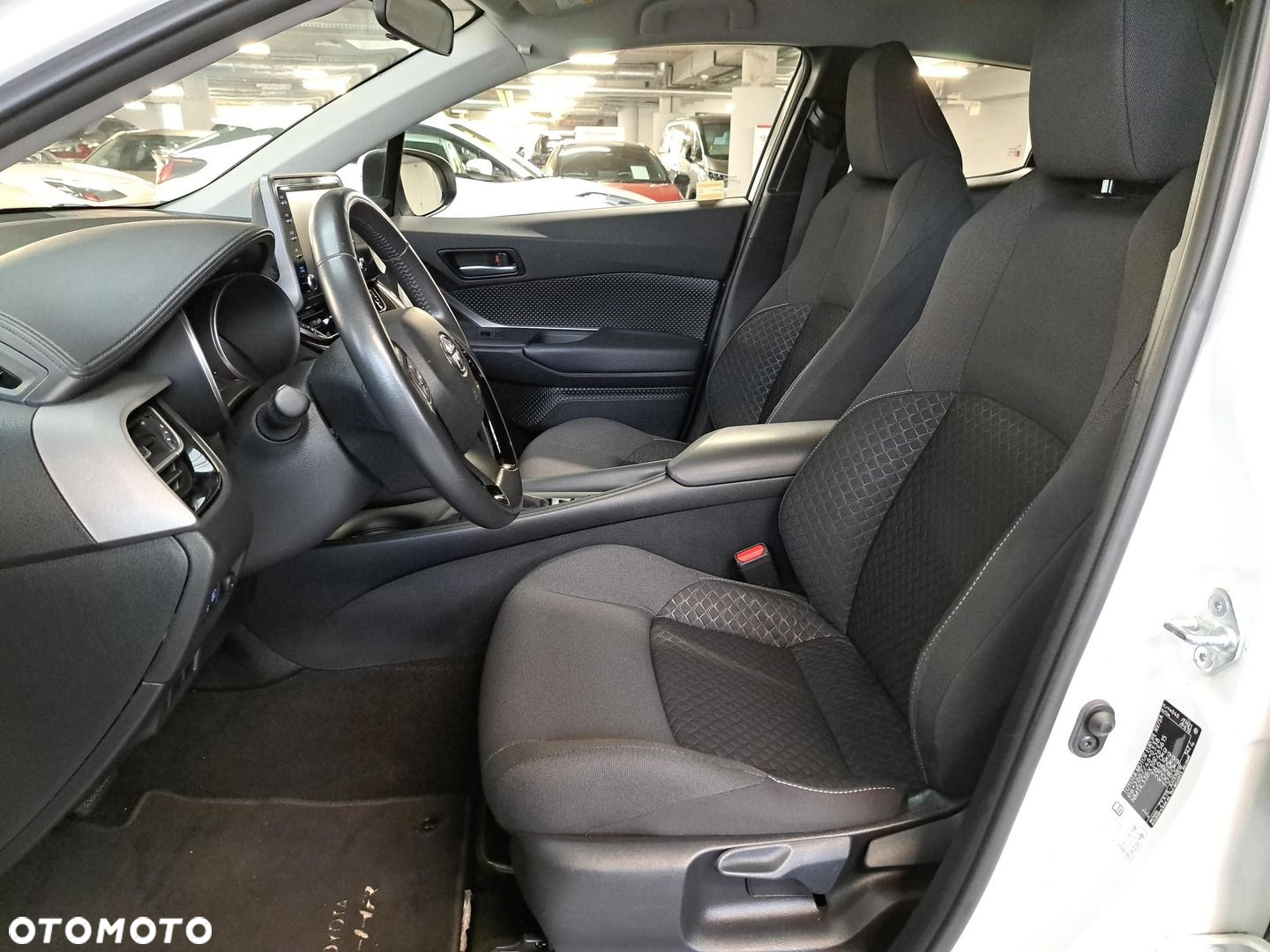 Toyota C-HR - 10