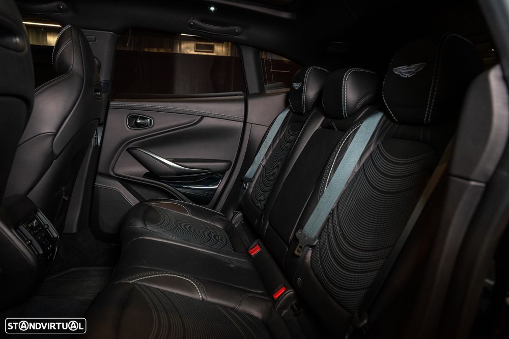 Aston Martin DBX - 36