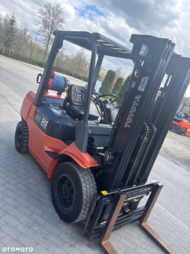 Toyota 7FGF30  I właściciel 3t Tony LPG triplex 33 700 NETTO Solidny sprzęt  2002r - 5
