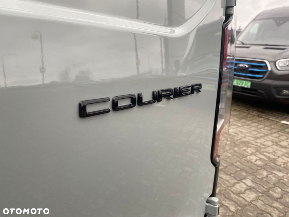 Ford Transit Courier - 17