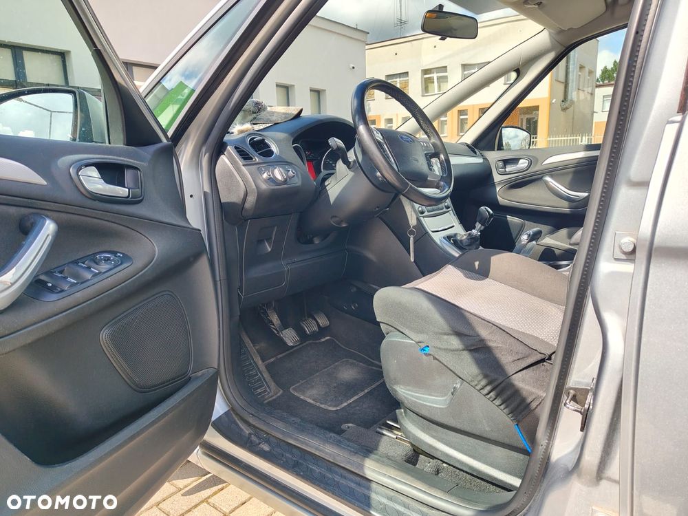 Ford S-Max - 11