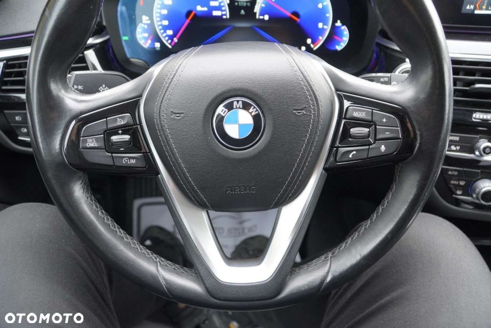 BMW Seria 5 520d Sport Line sport - 14
