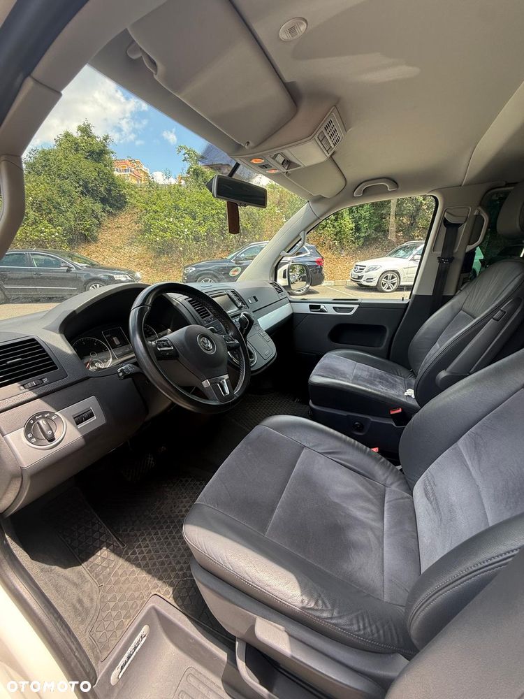 Volkswagen Multivan - 17