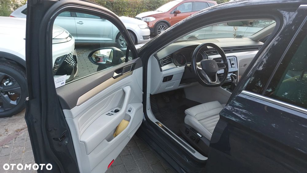 Volkswagen Passat 2.0 TDI EVO Elegance - 1