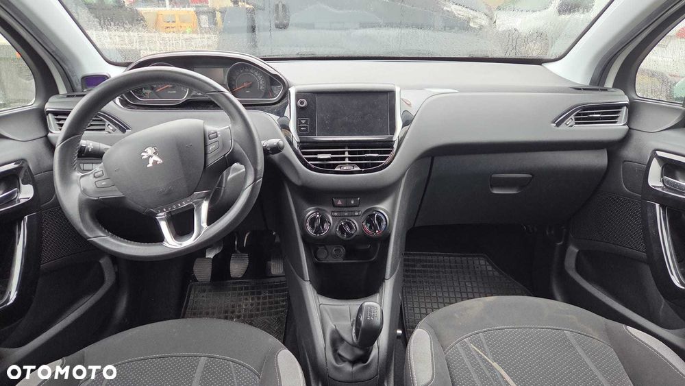 Peugeot 208 - 4