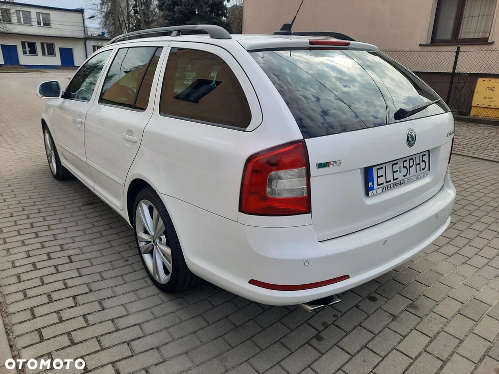 Skoda Octavia 2.0 TDI CR DPF RS - 9