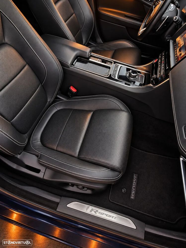 Jaguar XE - 17