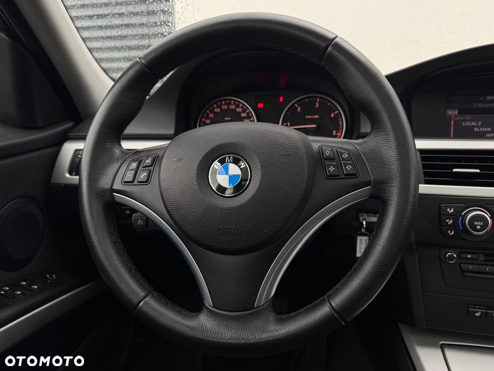 BMW Seria 3 318d Touring - 10