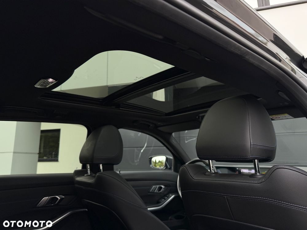 BMW Seria 3 320d xDrive M Sport sport - 31