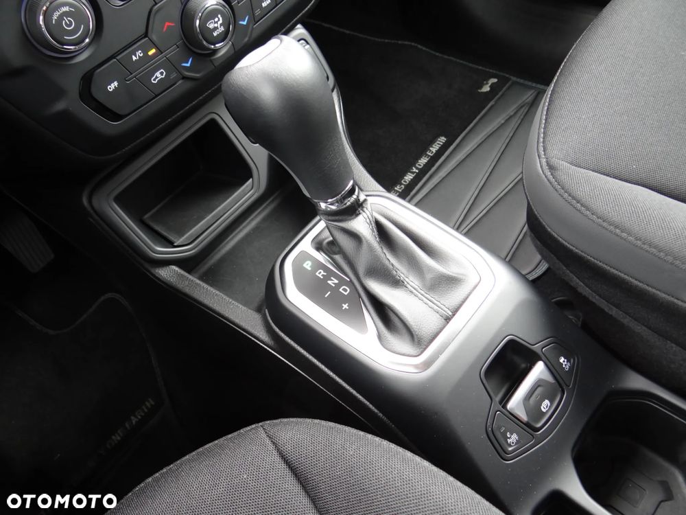 Jeep Renegade 1.5 T4 mHEV Upland FWD S&S DCT - 12
