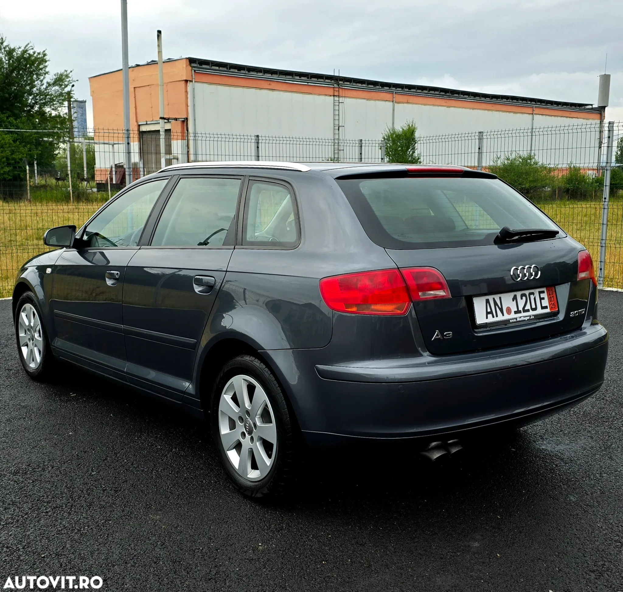 Audi A3 2.0 TDI Sportback DPF (DSG) S tronic Ambiente - 2