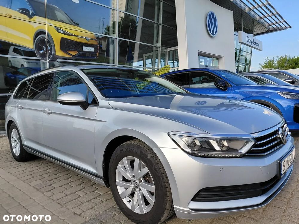 Volkswagen Passat - 1