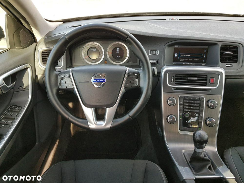 Volvo V60 D4 Momentum - 13