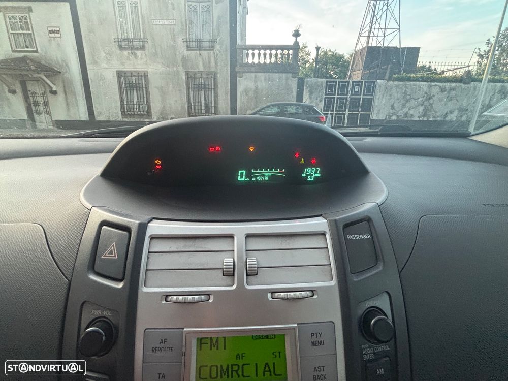 Toyota Yaris 1.4 D-4D VSC - 10
