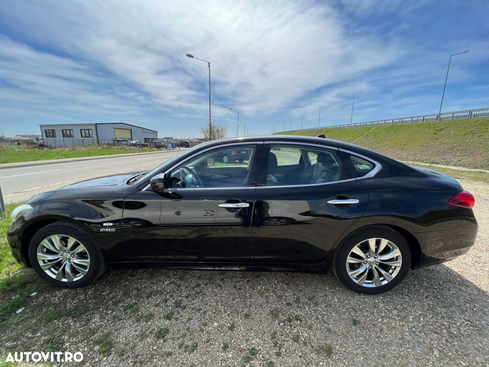 Infiniti M35 - 2