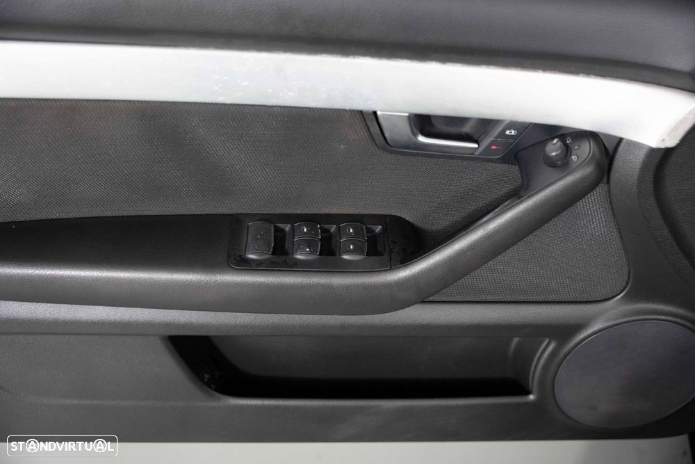 Audi A4 Cabrio 2.0 TDi S-line - 16