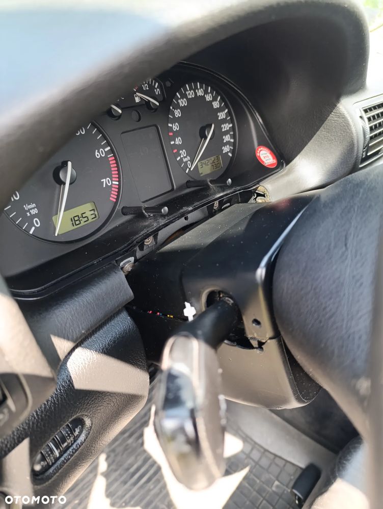 Volkswagen Passat 1.8 - 20