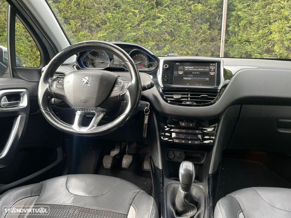 Peugeot 2008 1.2 PureTech Allure - 6
